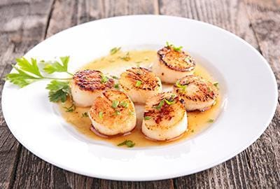 Gebratene Jakobsmuscheln in Weissweinsauce gebratene-jakobsmuscheln-in-weissweinsauce-rezept