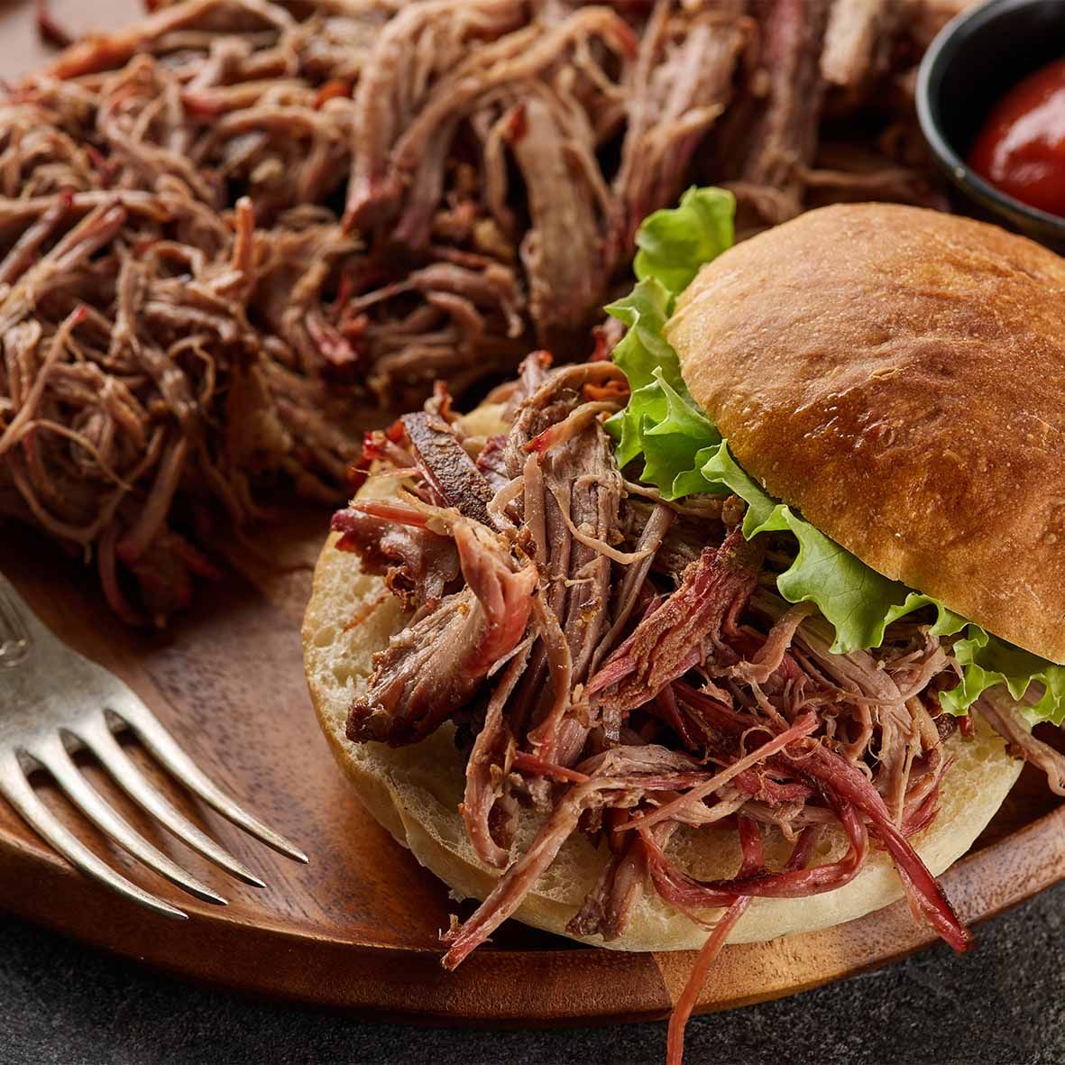 Pulled Beef – Zarte Rinderbrust in BBQ-Sauce (1 x 1000g)
