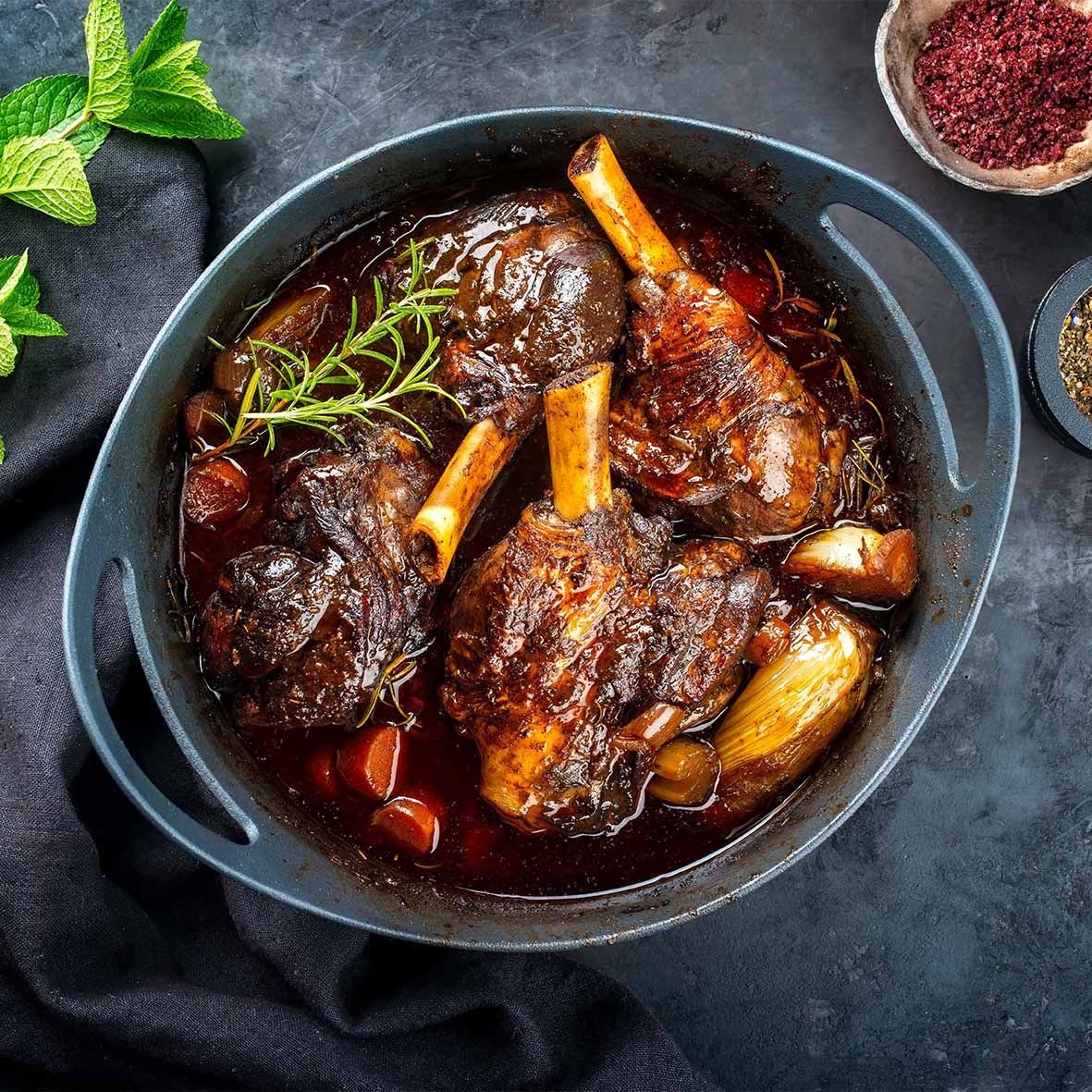 Geschmorte Lammhaxe mit Schmorgemüse – festlich & aromatisch (1 x 500g)