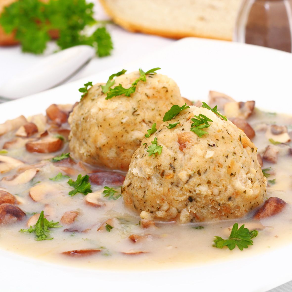 Semmelknödel mit heiß geräucherten Entenbruststücken, 4 Stück à 100 g 3