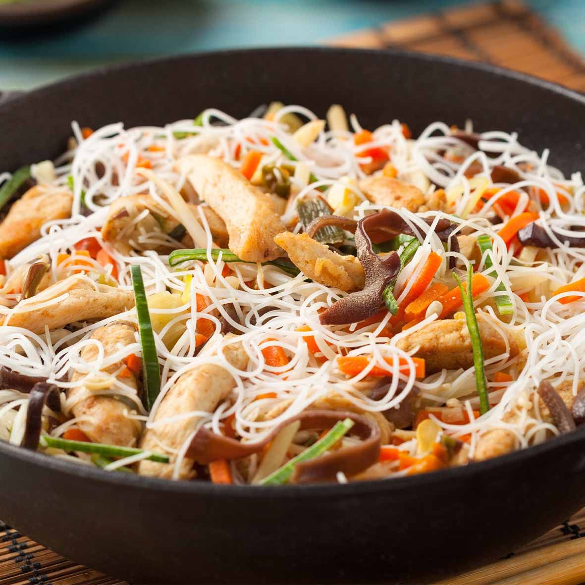 Nudel-Wokpfanne mit Hähnchen – Asiagenuss mit Mie-Nudeln (1 x 400g)