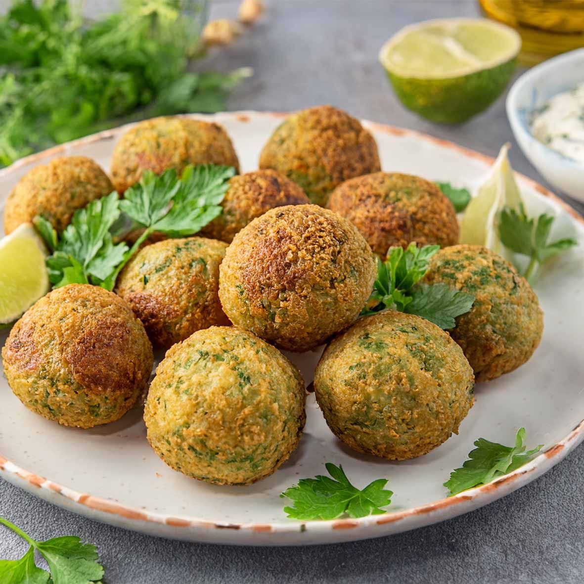 Knusprige Falafelbällchen mit Zucchini & Zwiebeln (1 x 1000g)