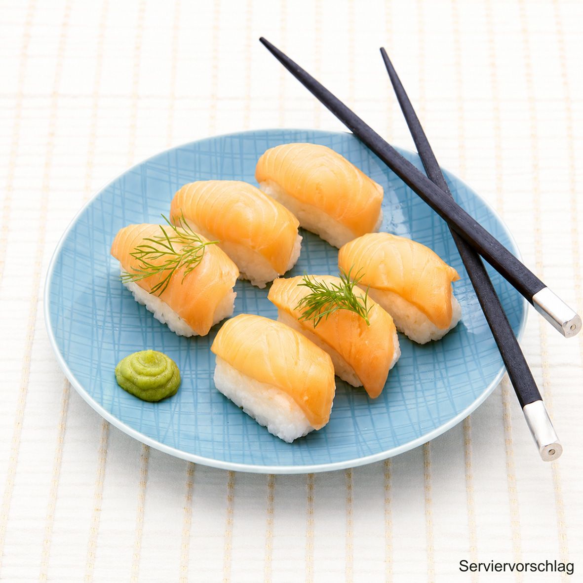 Sushi Nigiri mit gegartem Lachs, Avocado & Sesam 15 Stück á 30 g 2