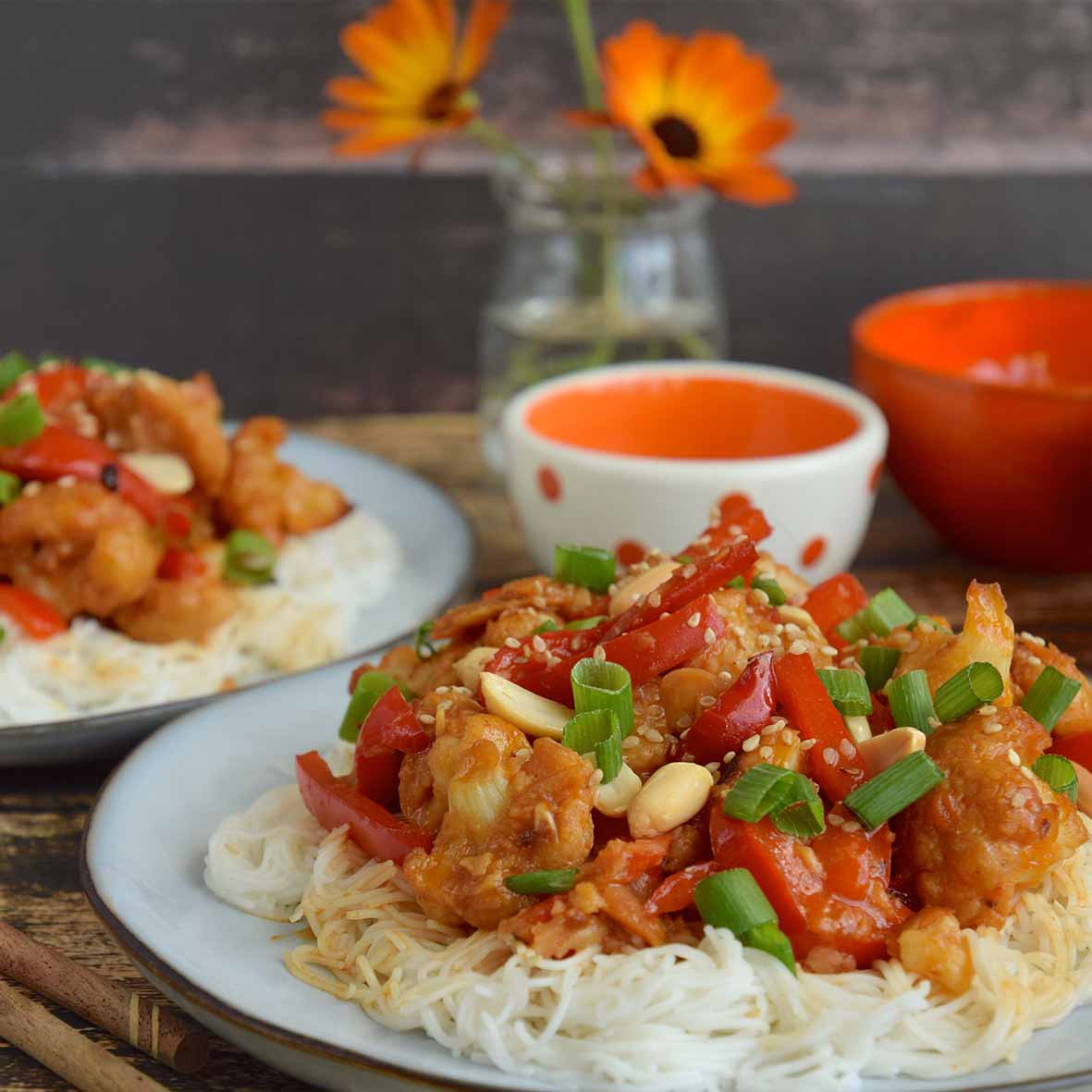 Veggi Chicken Saté-Style – Pflanzliches Geschnetzeltes in cremiger Erdnusssauce (2 x 250g)