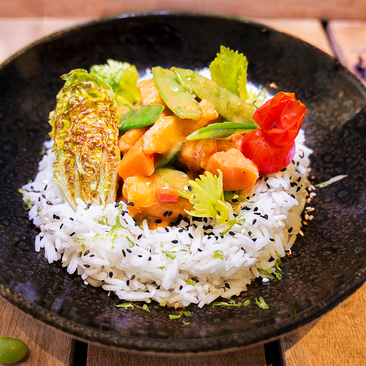 Veggi Chicken Saté-Style – Pflanzliches Geschnetzeltes in cremiger Erdnusssauce (2 x 250g)
