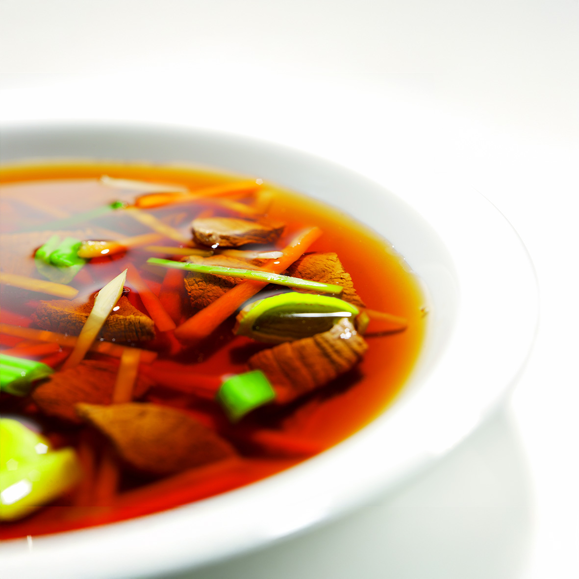 Bull Soup – Kräftige Rinderbrühe mit feiner Gemüseeinlage