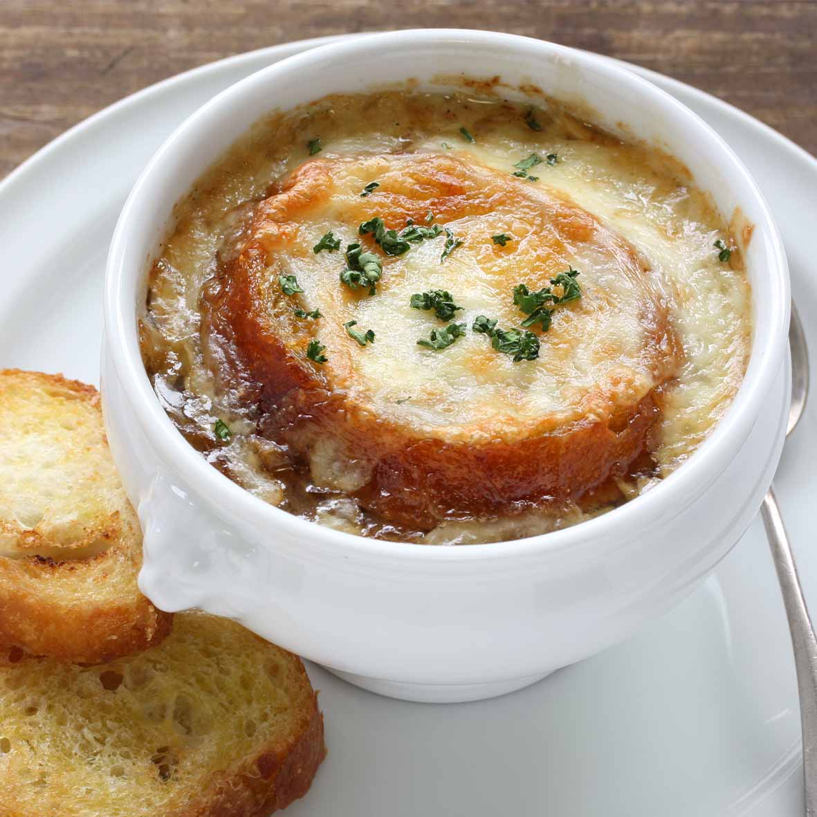 Französische Zwiebelsuppe – Klassisch mit Butter & Weißwein (2 x 200g)