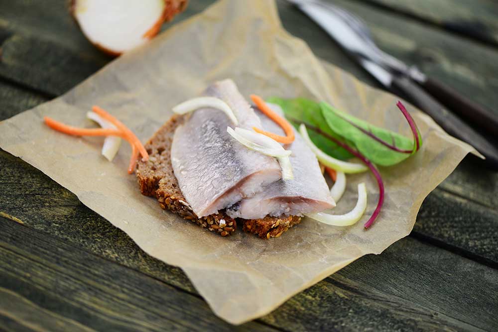 Matjesfilets auf Brot, als Brotzeit