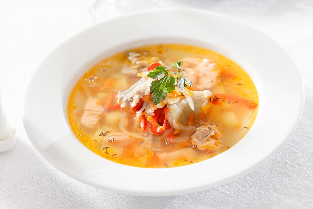 Steinbeisserfilet als Fischsuppe nach französischer Art