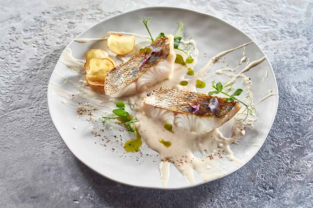 Zanderfilets mit Haut gebraten und einer hellen Sauce